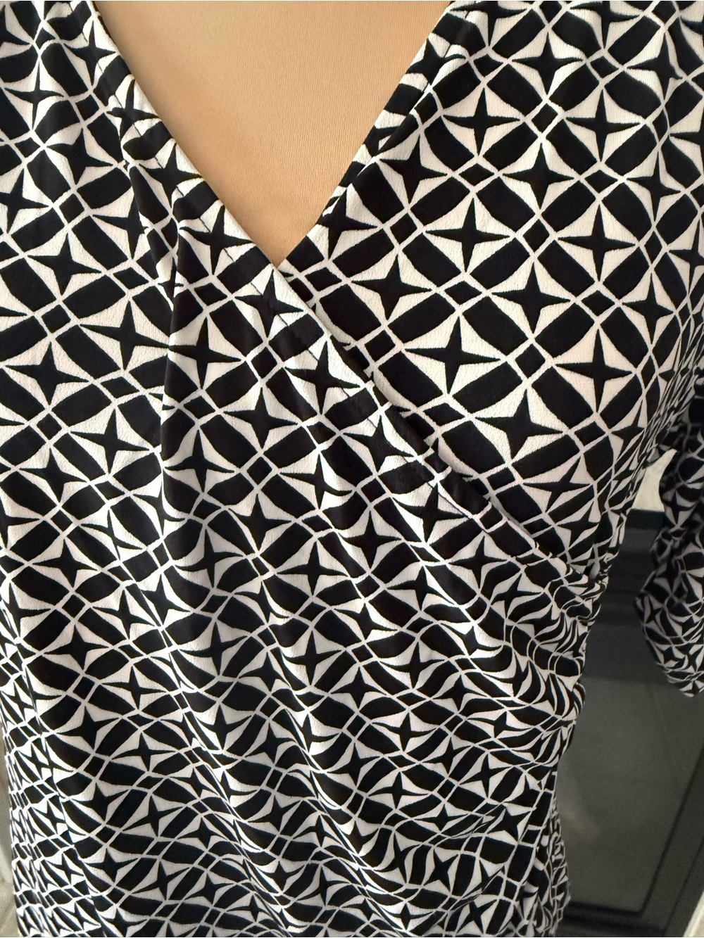 Style & Co Work Blouse Rushed Sleeves Crossed V Neck Size XLarge Black/White - Picture 2 of 5